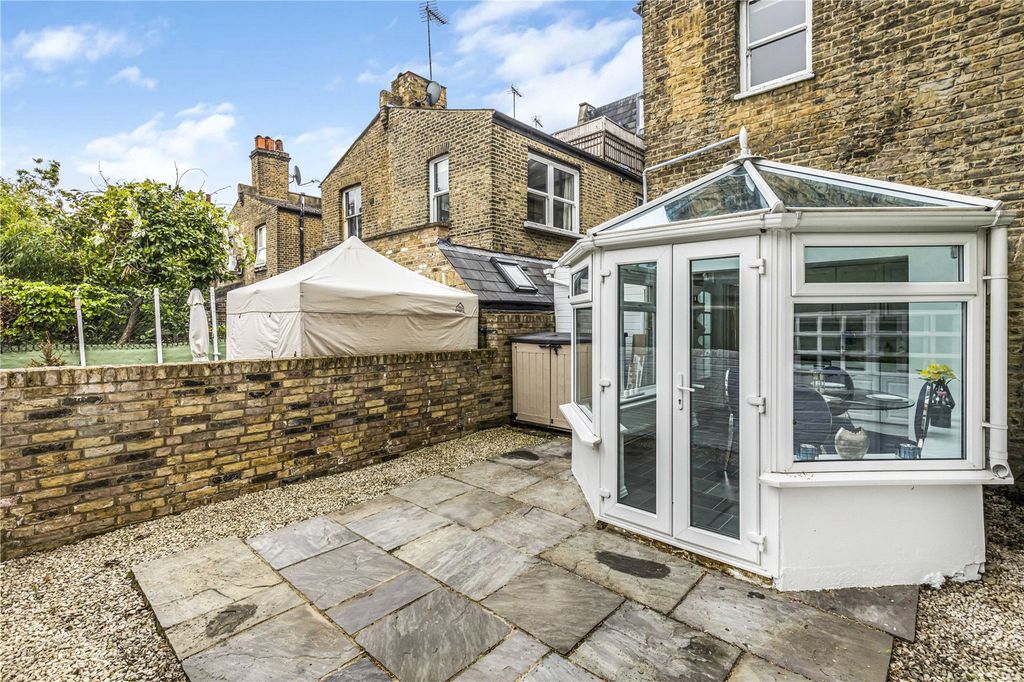 Property photo 2 of 18 Picture No. 16