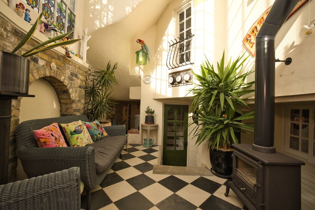 Property photo 2 of 16 Picture 2