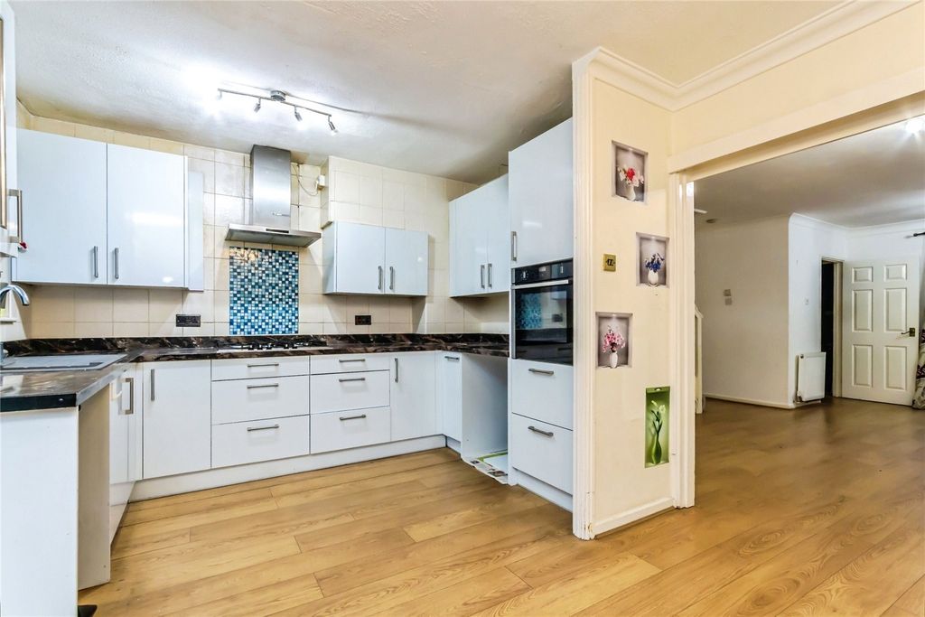 Property photo 3 of 16 Picture No. 02