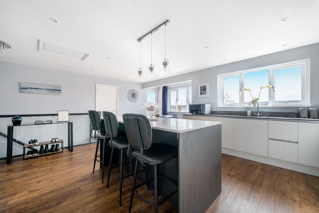 Property photo 3 of 25 1422877-20-69Aadab8E574F-Arw