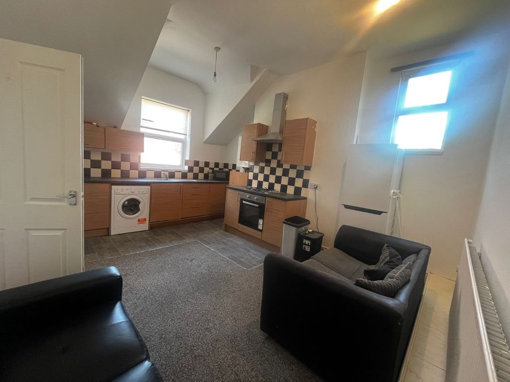 Property photo 3 of 11 Picture No. 31