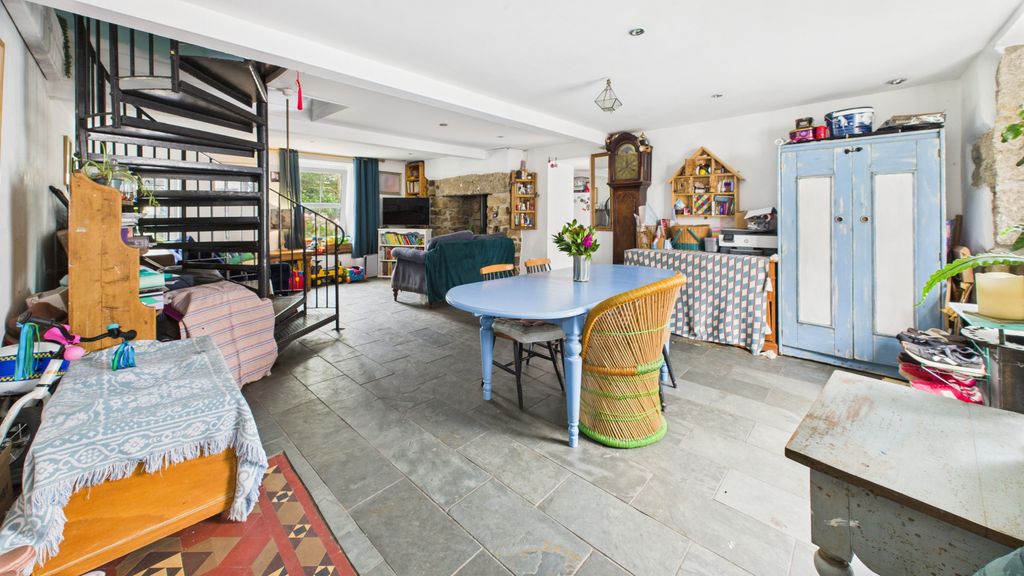 Property photo 2 of 21 Gallery