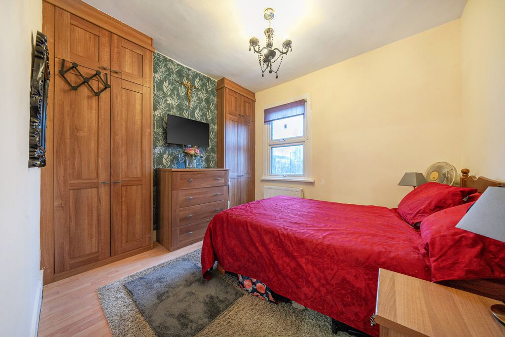 Property photo 3 of 17 1410251-3-698E02A...