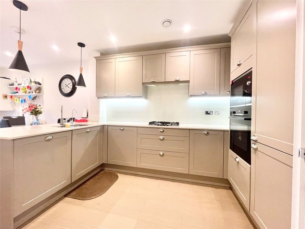 Property photo 2 of 8 Kitchen