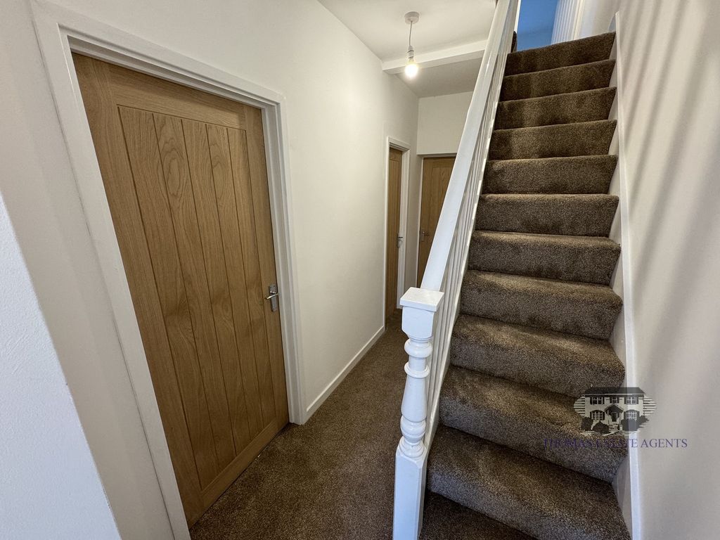 Property photo 2 of 14 Through Passage