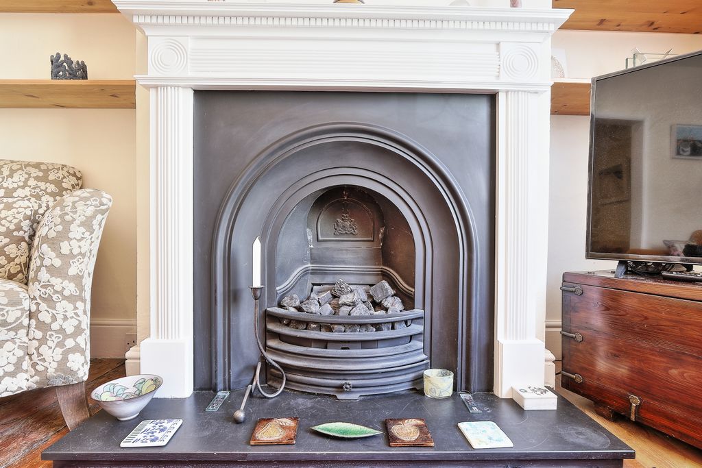 Property photo 2 of 24 11
