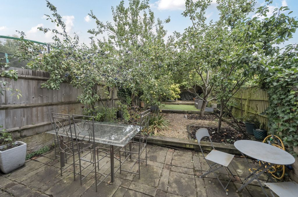 Property photo 1 of 11 1343592-12-68B1Bf...