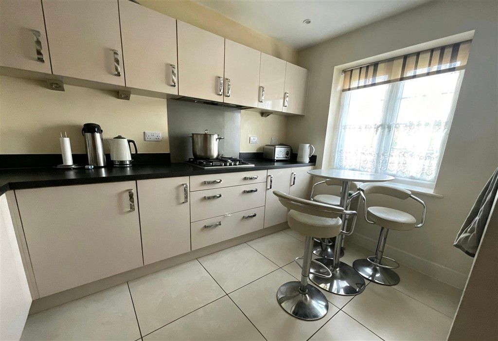 Property photo 3 of 9 Kitchen