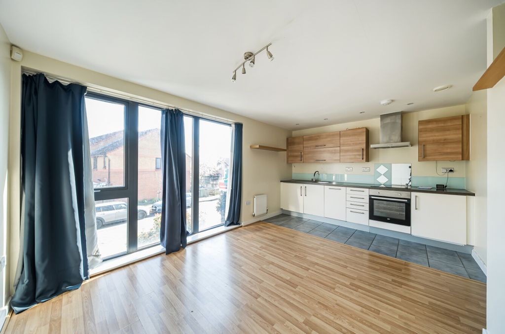 Property photo 2 of 11 1422050-11-69A6B6...