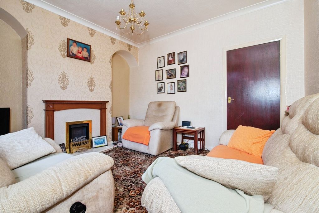 Property photo 3 of 17