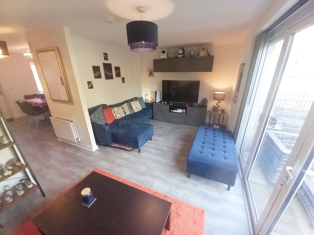 Property photo 2 of 17 Lounge