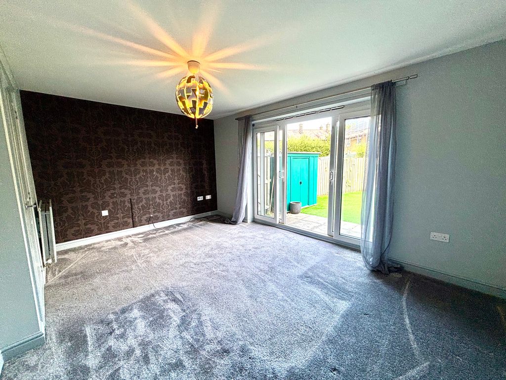 Property photo 3 of 13 Lounge