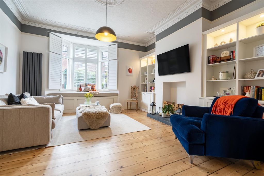 Property photo 2 of 10 Living Room