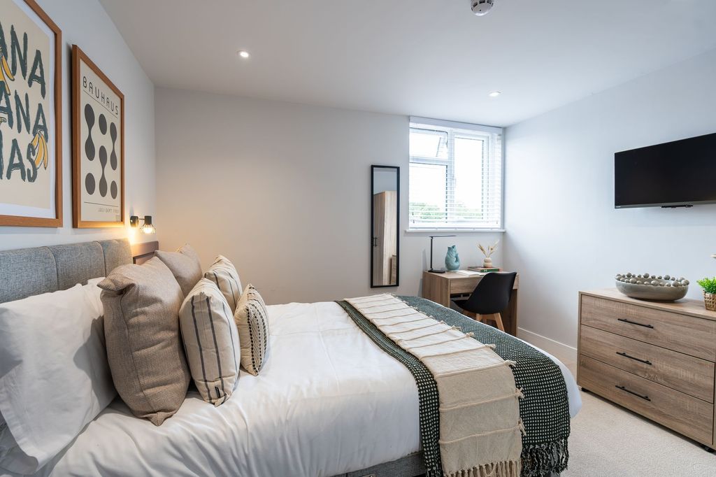 Property photo 3 of 14 A Stylish And Serene Master Bedroom Featuring A Co...