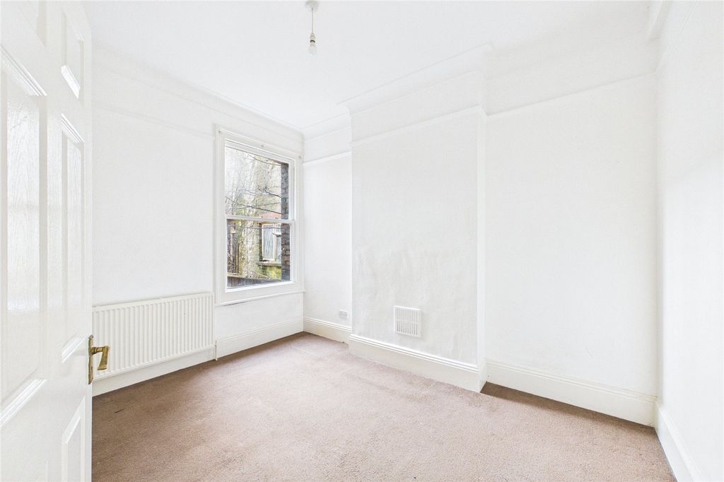 Property photo 3 of 11 Picture No. 15