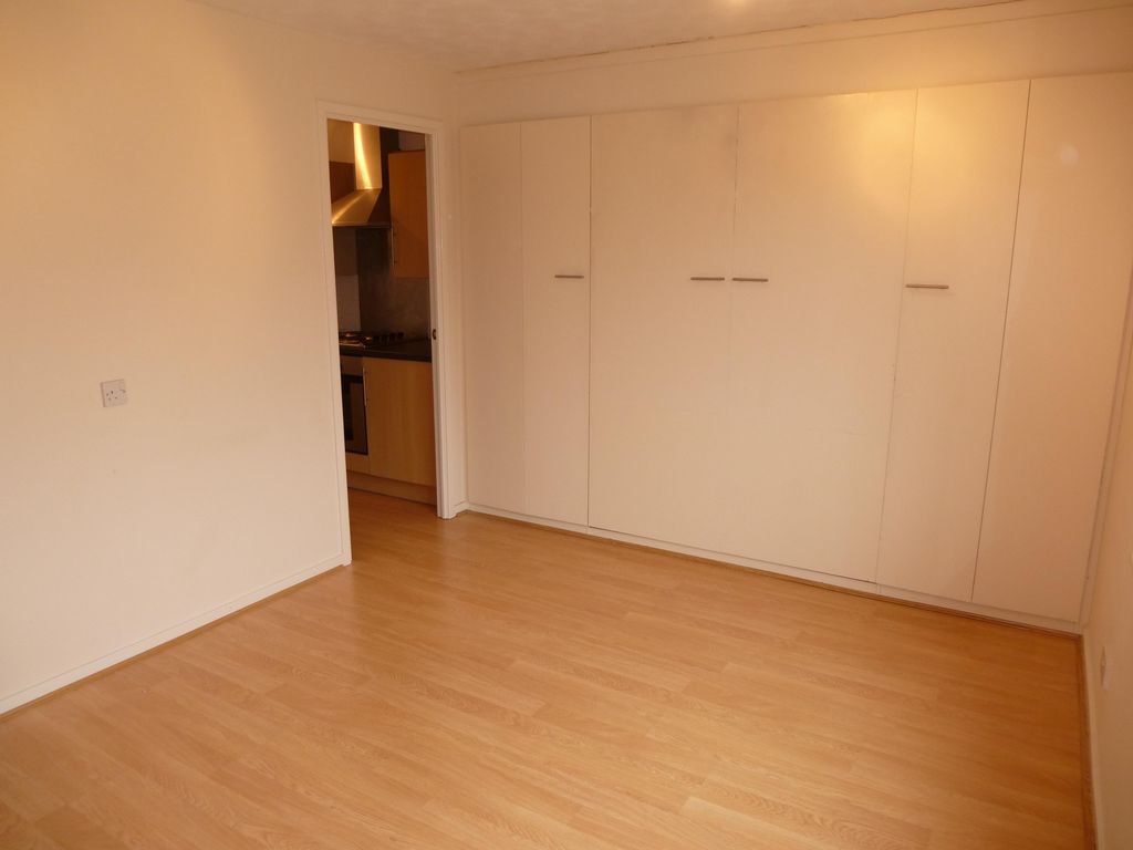 Property photo 3 of 5 Living Room