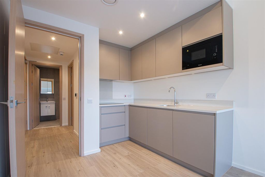 Property photo 3 of 22 v4Knn11Ezeowawlukbqakq.Jpg