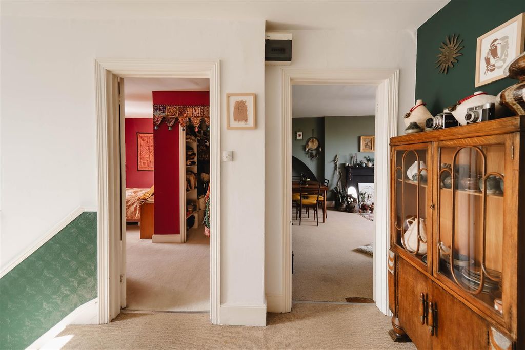 Property photo 1 of 32