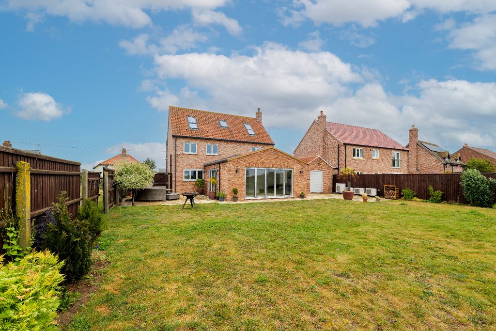 Property photo 1 of 36 2074661