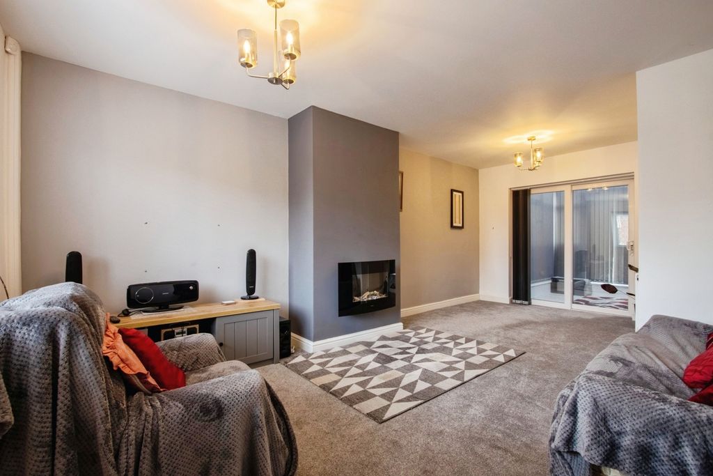 Property photo 2 of 17 Photo