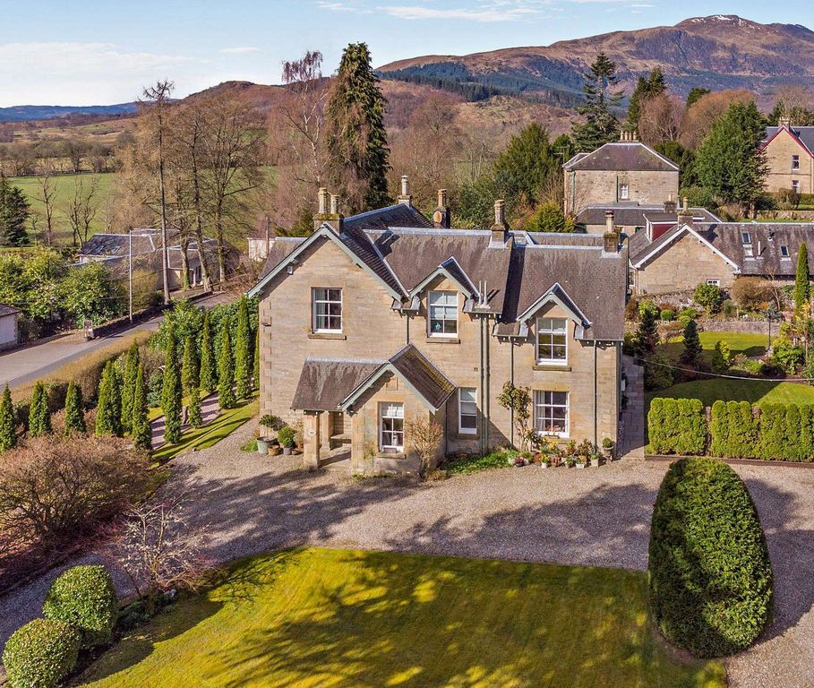 Property photo 1 of 34 Glencairnaig