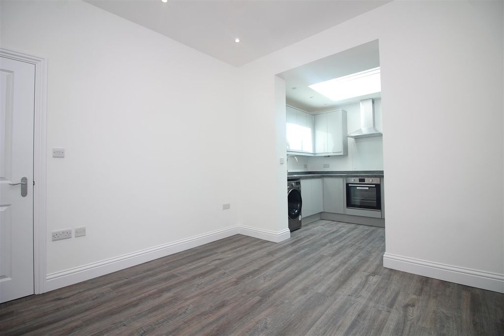 Property photo 1 of 7 3 (2).Jpg
