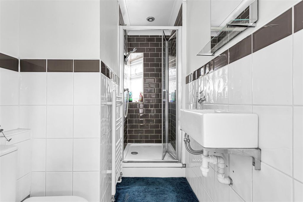 Property photo 1 of 14 Bathroom Village Way.Jpg