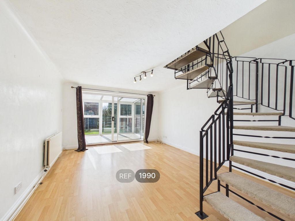 Property photo 2 of 11 Living Room