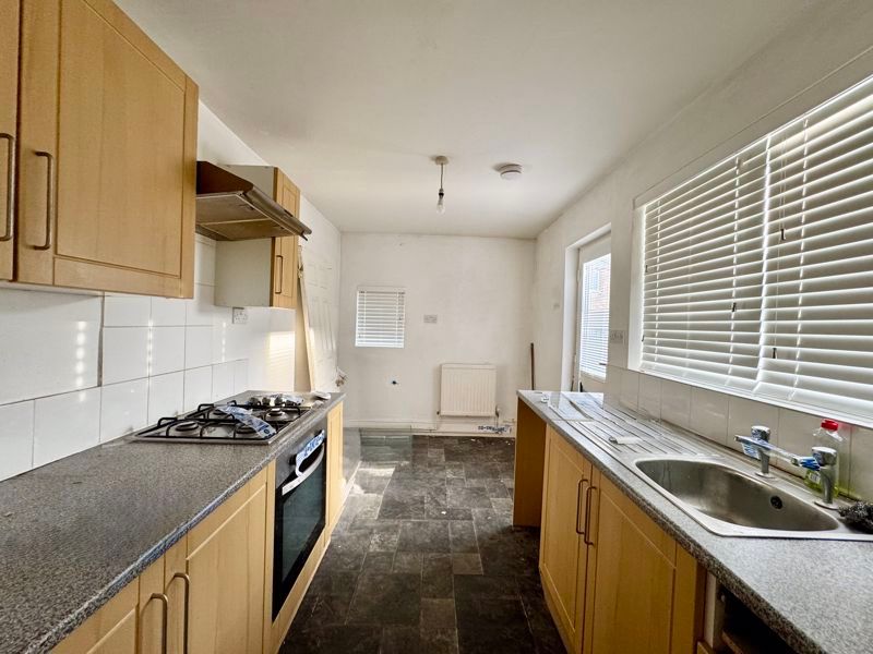 Property photo 3 of 10 Kitchen