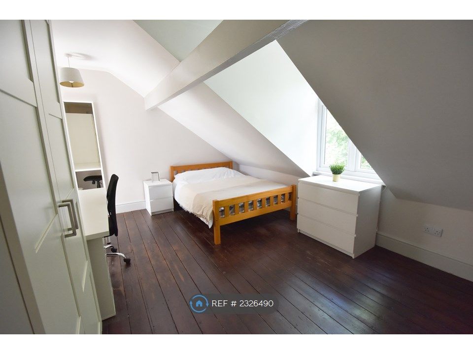 Property photo 2 of 20 Room 5 - Available