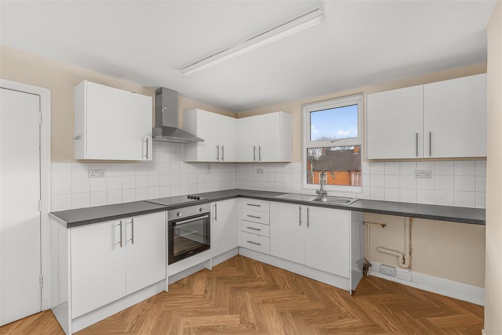 Property photo 3 of 16 86 Broughton Road, Banbury-12.Jpg