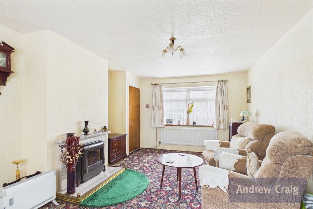 Property photo 2 of 11 Lounge