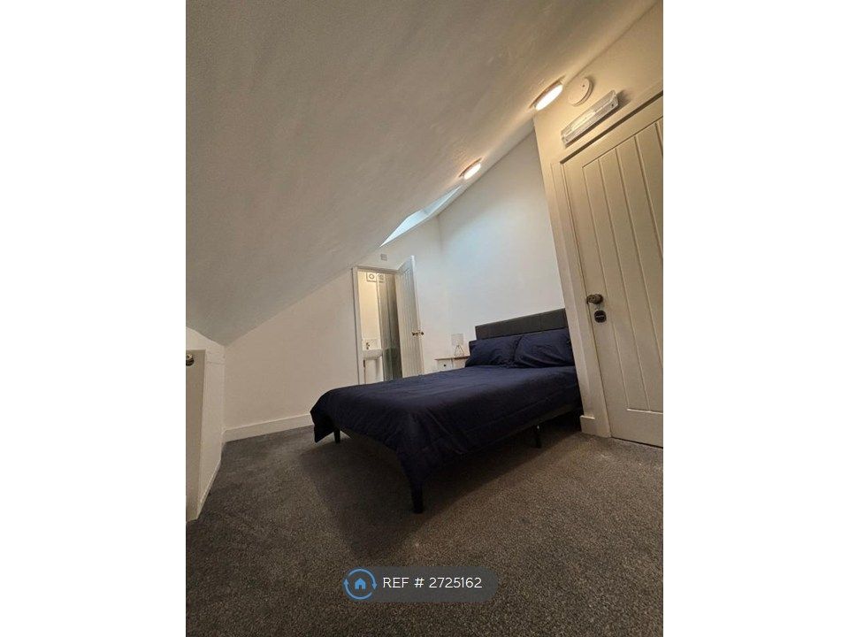 Property photo 1 of 7 Room 4