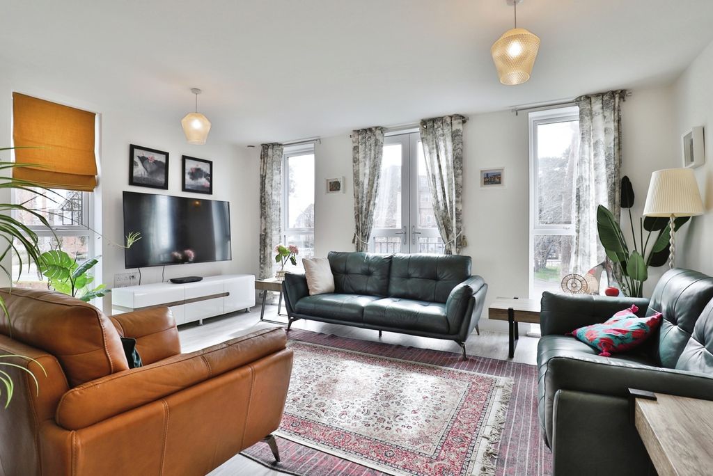 Property photo 3 of 20 Pbox-Img.Jpg