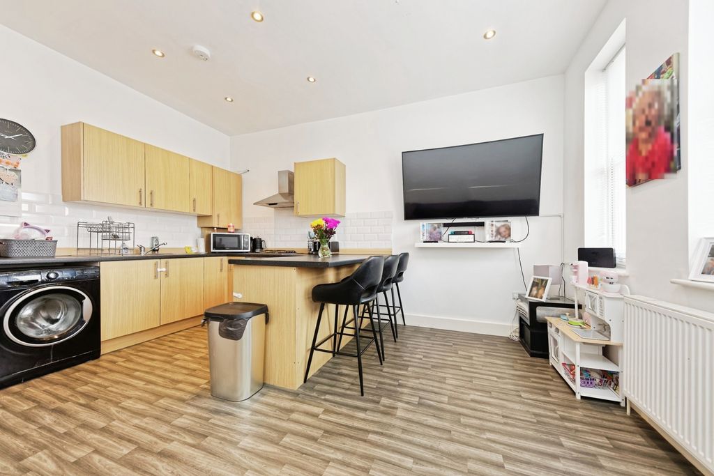 Property photo 3 of 17 Photo