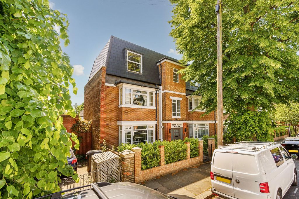 Property photo 1 of 11