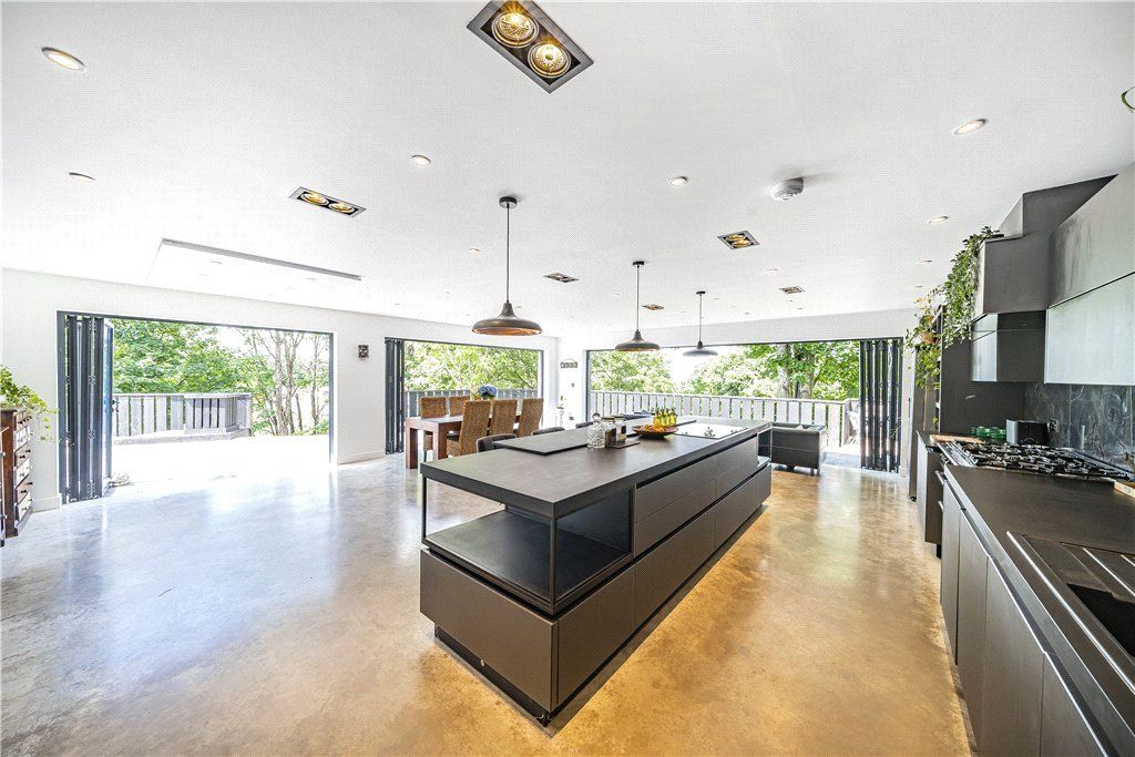 Property photo 2 of 68 Picture No. 32