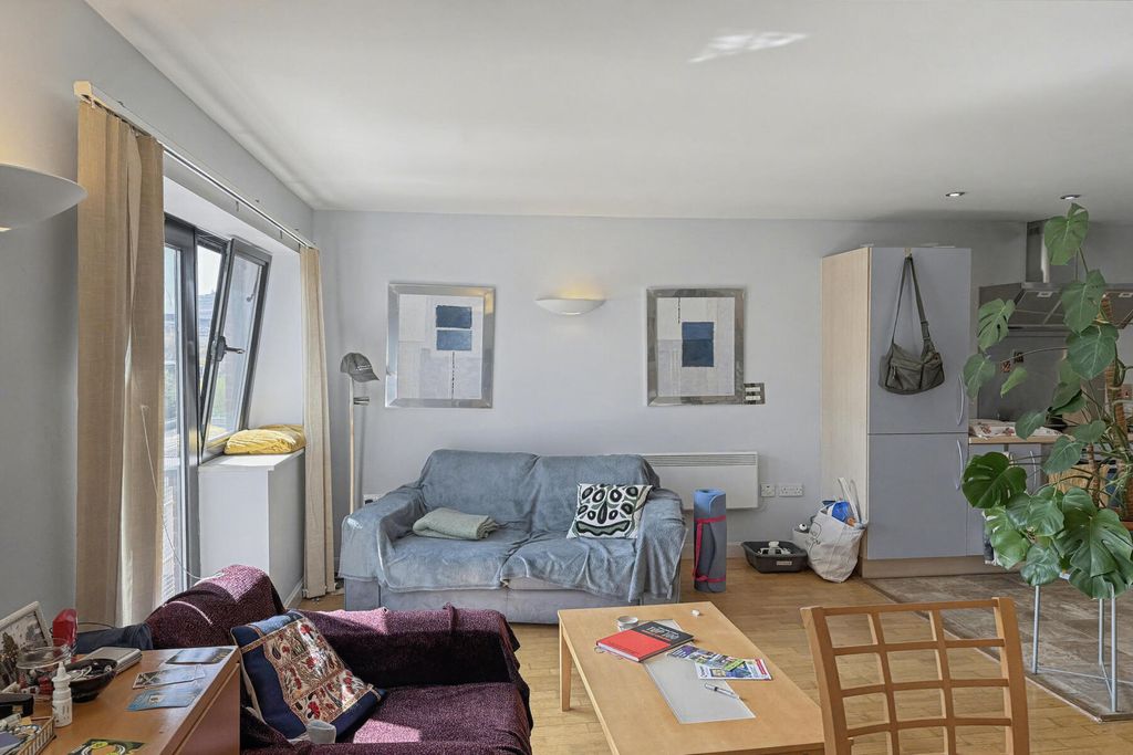 Property photo 2 of 7 Watermarque - Studio