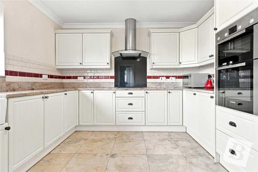 Property photo 2 of 24 Kitchen