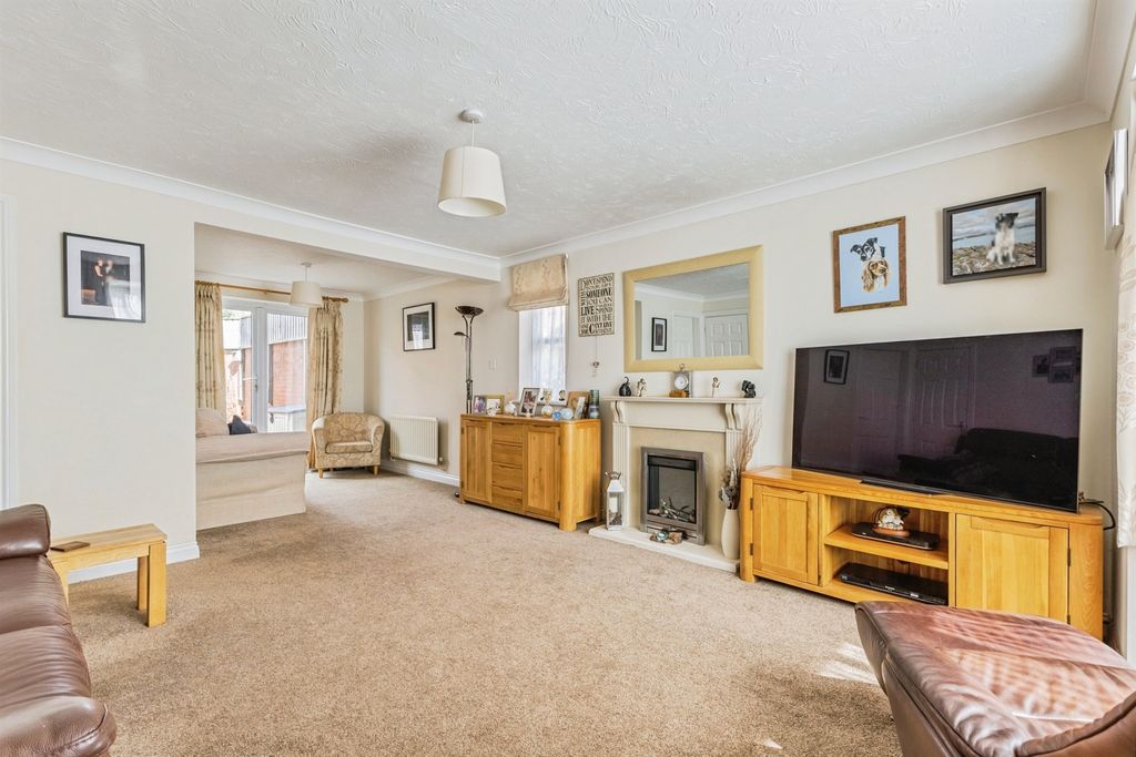 Property photo 3 of 28