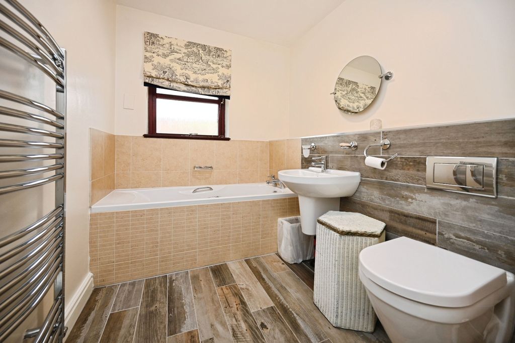 Additional image 9 of 3 bed flat for saleThe Wickets, Studley Road, Ripon HG4