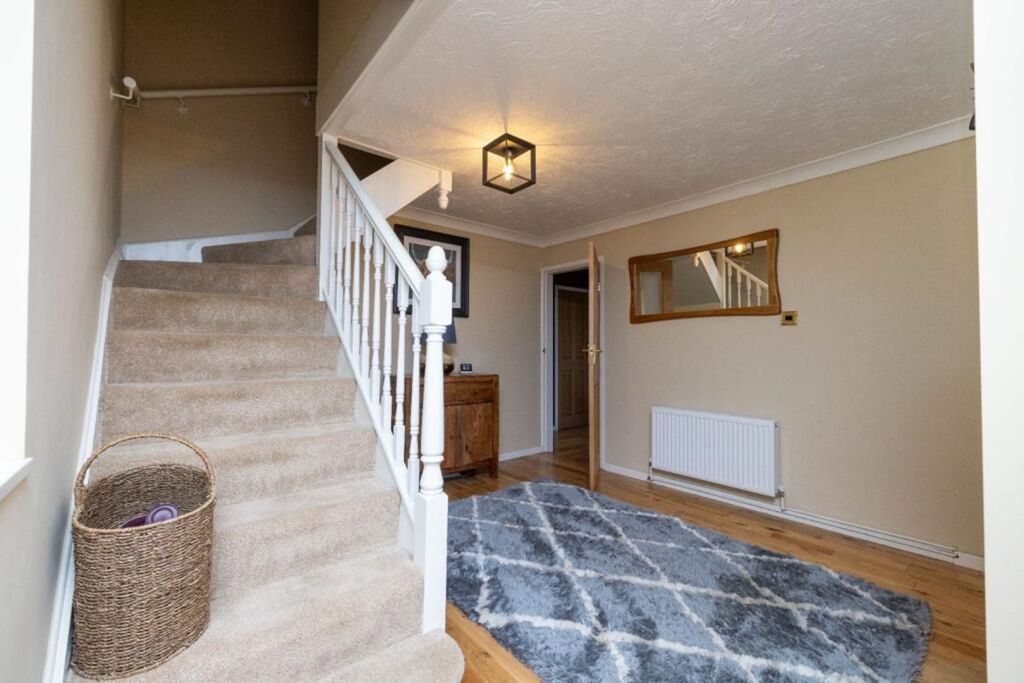 Property photo 2 of 23 Entrance Hall