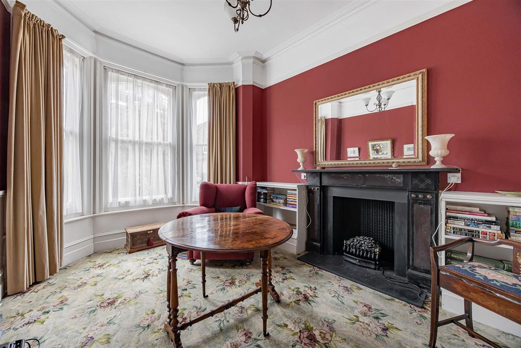 Property photo 3 of 27