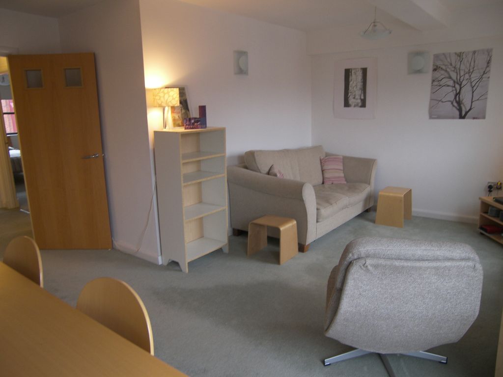 Property photo 3 of 13 Lounge