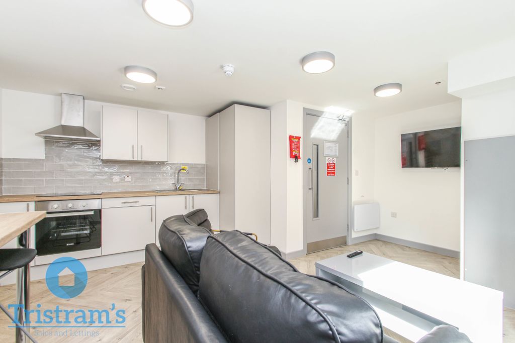 Property photo 3 of 32