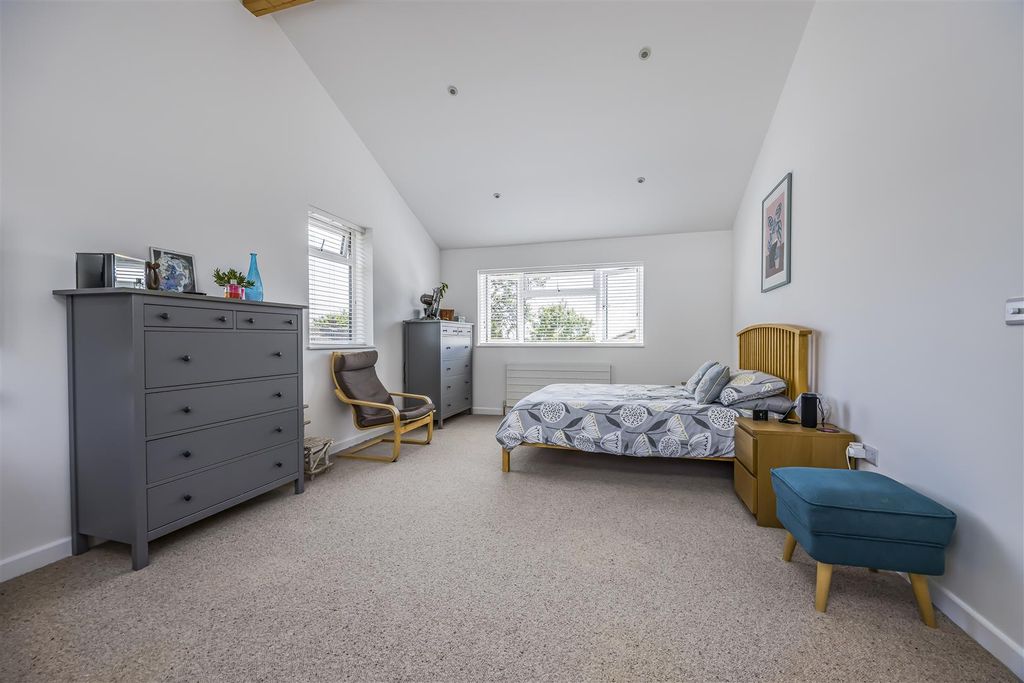 Property photo 3 of 24 29 Wraysbury Park Drive, Emsworth-Porticomarketing