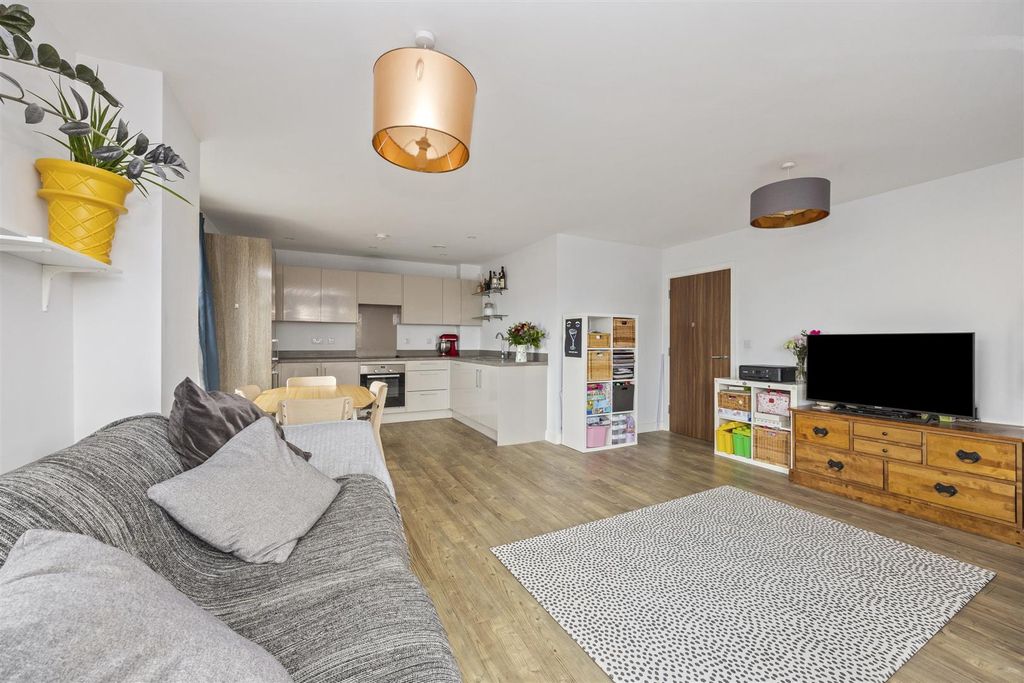 Property photo 2 of 14 Davigdor Road, 121-123, The Artisan, 18-002.Jpg