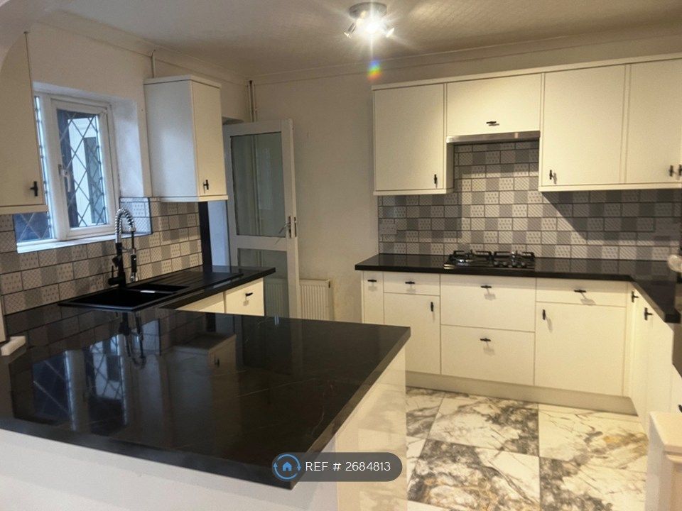 Property photo 1 of 32