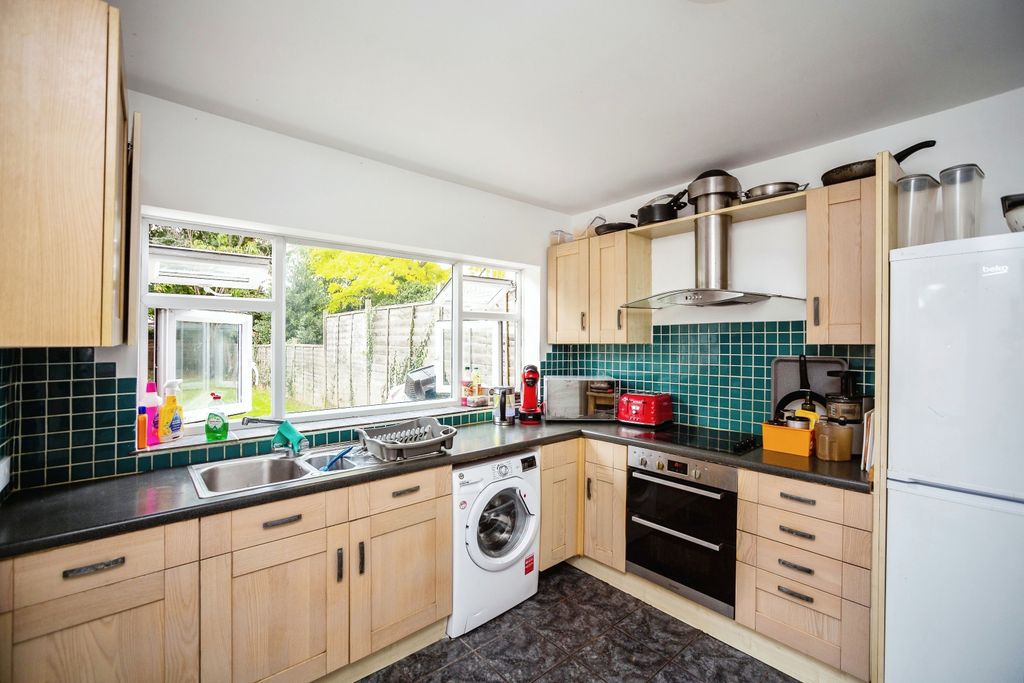 Property photo 2 of 14 Kitchen