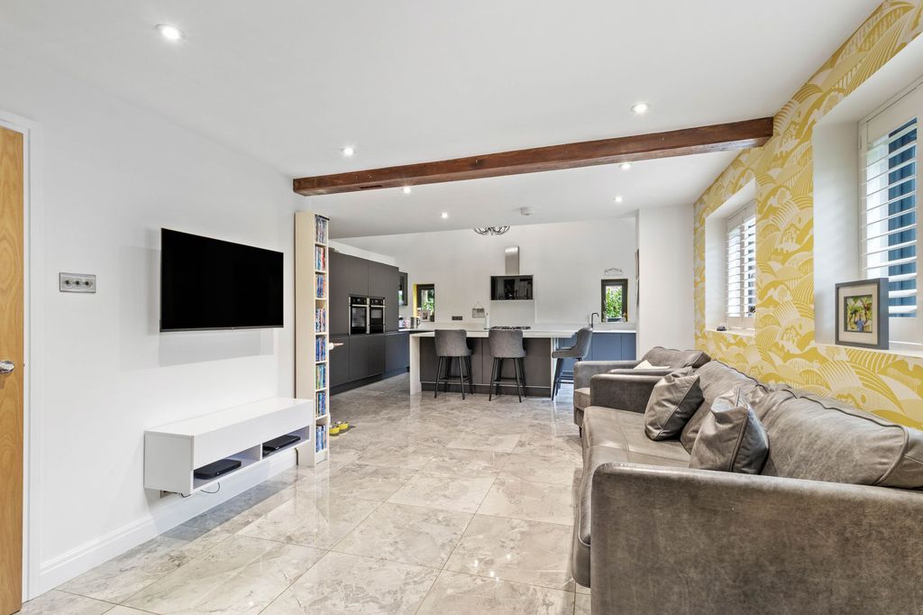 Property photo 3 of 36